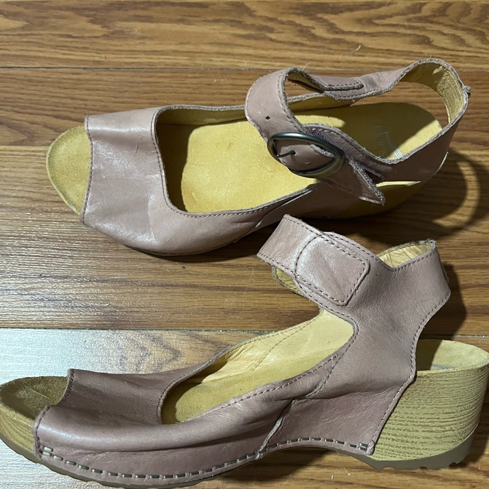 Dansko Women's Lilac Leather Sandals